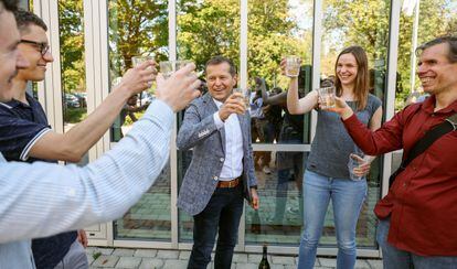 Physicist Ferenc Krausz toasting with his colleagues in Munich after being awarded the Nobel Prize in Physics, on October 3.
