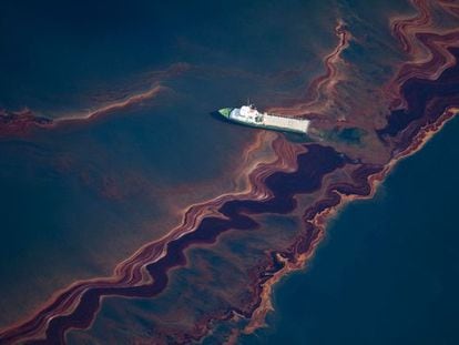 An aerial view of the 2010 oil spill in the Gulf of Mexico.