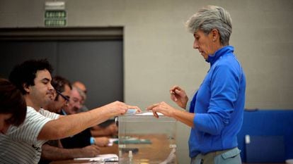 A voter casting her ballot in the Basque city of Durango.
