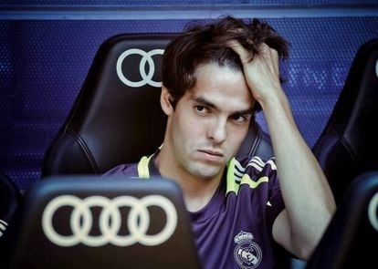 Kak&aacute; cuts a dejected figure on the bench during last Sunday&rsquo;s Valencia match.