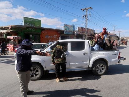 Pakistani security officials check people at a roadside checkpoint in Quetta, the provincial capital of Balochistan province, Pakistan, 17 January 2024.