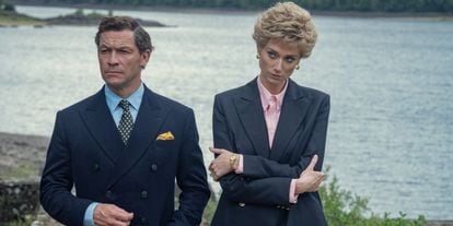 Dominic West as Prince Charles and Elizabeth Debicki as Diana of Wales, in the fifth season of 