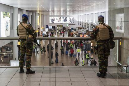 Two soldiers guard Brussels airport in an image from 2019.