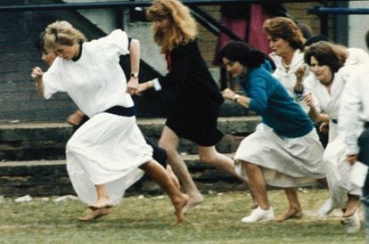 This down-to-earth attitude to child rearing extended to school. In June 1989 the princess participated in a race of mothers at Wetherby, the school that Prince William attended, showing a naturalness that differed vastly from the restrictive demeanor of the royal family.