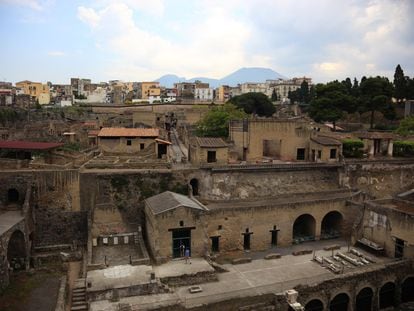View of the Roman city of Herculaneum, with Vesuvius in the background.