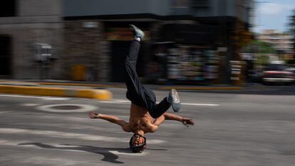 Olympic hopeful Kenyer Méndez performing one of breakdancing’s most punishing moves: the head slide