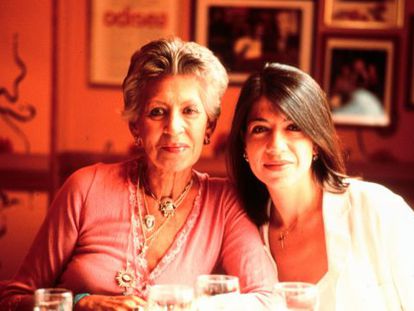 Pilar Bardem (l) and her daughter M&oacute;nica.