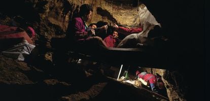 Researchers working inside Sima de los Huesos, in Atapuerca (Burgos).