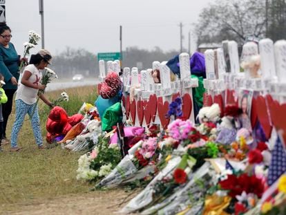 Christina Osborn and her children visit a makeshift memorial for the victims of the shooting at Sutherland Springs Baptist Church, November 12, 2017, in Sutherland Springs, Texas.