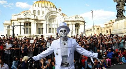 Some 250,000 people attended the first-ever Day of the Dead parade in Mexico City.