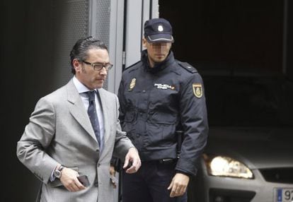 Ex-director of CAM&#039;s international and hotel division C&eacute;sar Veliz leaves the High Court in Madrid after appeaing before a judge in fraud case.