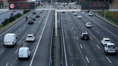 Speed restrictions on the M-30 ring road in Madrid.
