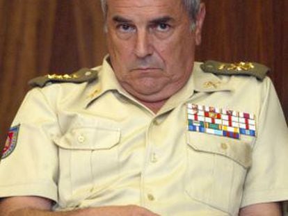 General Luis Alejandre during a chiefs-of-staff meeting in 2003.