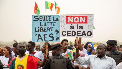 Demonstrators with the flags of Mali, Burkina Faso and Niger during a rally in support of the decision to withdraw from the ECOWAS on February 1 in Bamako, Mali.