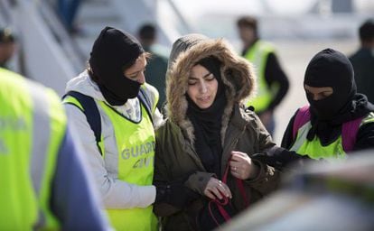 Samira Yerou during her arrest at Barcelona's airport.