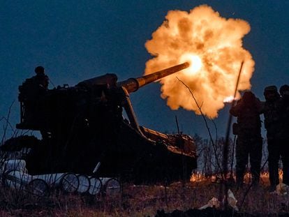 Ukrainian soldiers fire a Pion artillery system at Russian positions near Bakhmut, Donetsk region, Ukraine, on December 15, 2022.