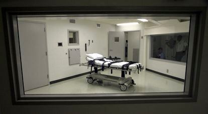 Alabama's lethal injection chamber at the Holman Correctional Facility in Atmore, Ala., is pictured, Oct. 7, 2002.