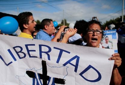 Demonstrators protest in front of La Modelo prison to demand the release of political prisoners in Tipitapa, Nicaragua.
