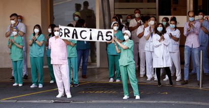 Healthcare personnel at Cruces Hospital in Barakaldo thanking local residents for their daily applause.