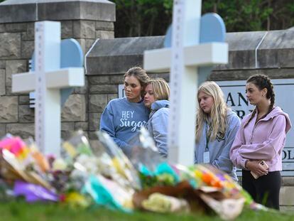 Students at a nearby school pay respects at a memorial for the people who were killed, at an entry to Covenant School, Tuesday, March 28, 2023