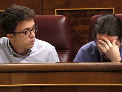 Podemos founders Pablo Iglesias (r) and Íñigo Errejón in Congress.