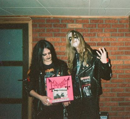 Guitarist Euronymous and singer Dead pose with the Mayhem EP ‘Deathcrush.’ 