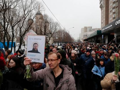 People follow the hearse with the coffin of late Russian opposition leader Alexei Navalny outside the Church of the Icon of the Mother of God during his funeral in Moscow, Russia, March 1, 2024.