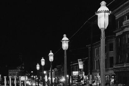 Gas street lamps illuminate the St. Louis district of Missouri in 1962.