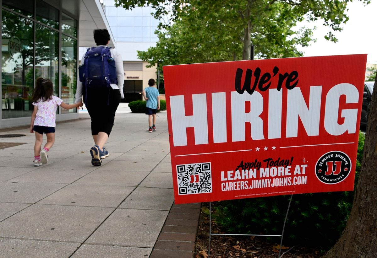 U.S. jobless claims inch down as labor market remains tight | Economy and Business