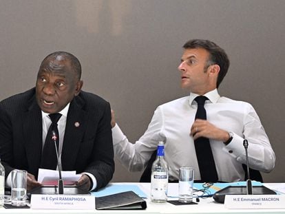 French President Emmanuel Macron (right) and his South African counterpart Cyril Ramaphosa in Paris on Thursday.