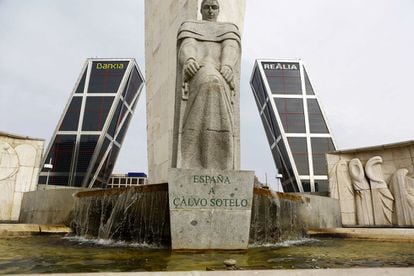 A monument to José Calvo Sotelo in Plaza de Castilla, slated for removal.