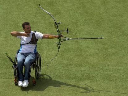 Paralympic archer Jos&eacute; Manuel Mar&iacute;n Rodr&iacute;guez, during a training session in Roquetas de Mar, in Almer&iacute;a.