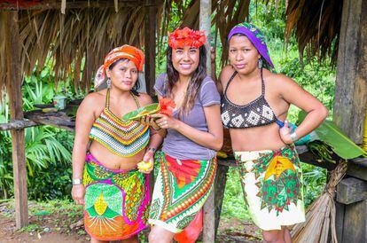 Posing with Embera women from the Tusipono indigenous community in Panama. M. G.
