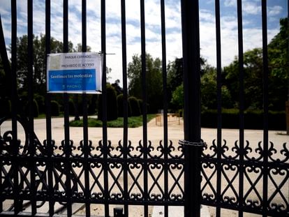 The closed gates to Madrid‘s El Retiro park.