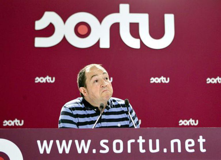 Sortu spokesman Pernando Barrena during a press conference Sunday.