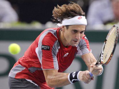 David Ferrer returns the ball to Jerzy Janowicz of Poland during their final match on Sunday in Paris.