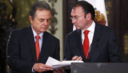 The finance and energy secretaries, Luis Videgaray and Pedro Joaquín Coldwell.