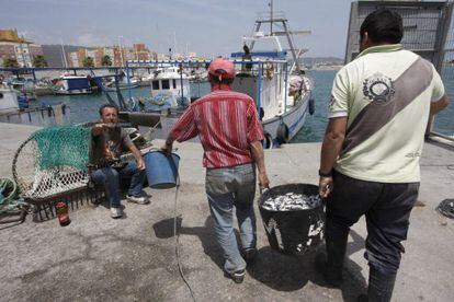 Fishermen in La L&iacute;nea prepare to head out into the disputed waters around Gibraltar on Thursday.