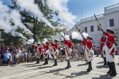 Gibraltar marks the 300-year anniversary of the signing of the Treaty of Utrecht with a gun salute in John Mackintosh Square.