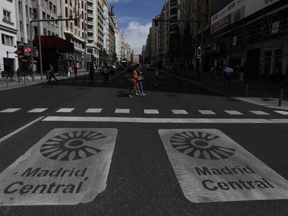 Madrid Central sign on Gran Vía avenue.