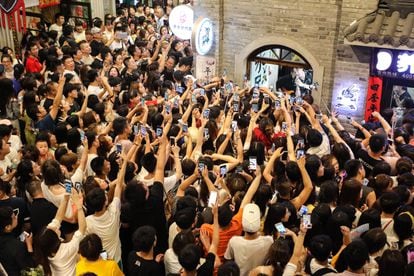 A group of fans follow the live broadcast on Douyin of the group Modern Brothers, in the city of Dandong, in 2018.