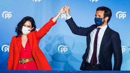 Isabel Díaz Ayuso celebrates her election win with PP leader Pablo Casado.