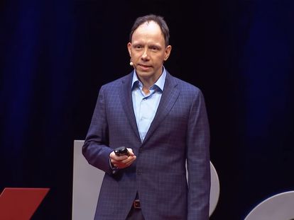 Steve Horvath during a Ted Talk at UC Berkeley (screenshot taken from YouTube).