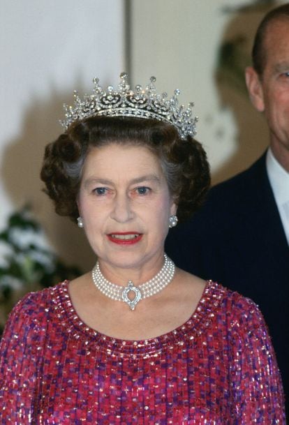 Queen Elizabeth II wears the Four Row Japanese Pearl Choker at a state dinner in Bangladesh in 1983.