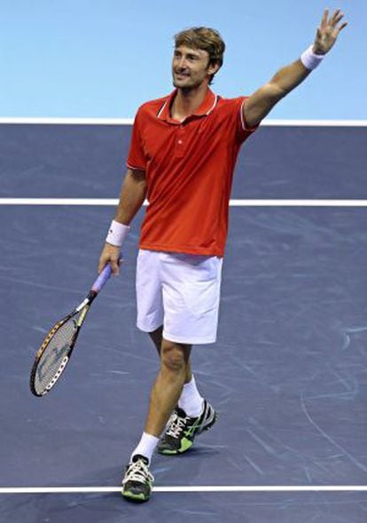 Juan Carlos Ferrero waves goodbye in Valencia after his defeat to Nicolás Almagro in the first round.