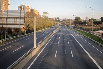 The M-30 was free of traffic at rush hour on Friday evening, after the government declared a state of alarm from Saturday onward.