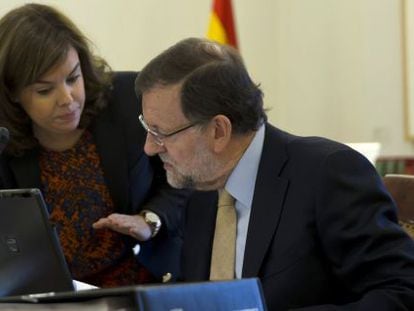 Deputy Prime Minister Soraya Sáenz de Santamaría and Prime Minister Mariano Rajoy on Friday.
