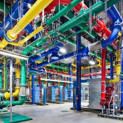 A water cooling system in Google’s data center in The Dalles, Oregon (USA).