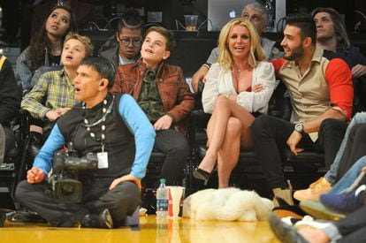 Britney Spears with her two sons and current husband, model Sam Asghari, at a Los Angeles Lakers game in November 2017.