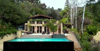 An outside view of the Jennifer Lopez’s Bel Air house with one of the swimming pools. 